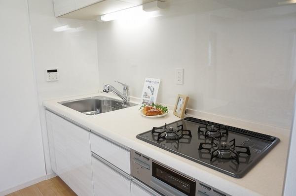 Kitchen. Local (12 May 2013) Shooting