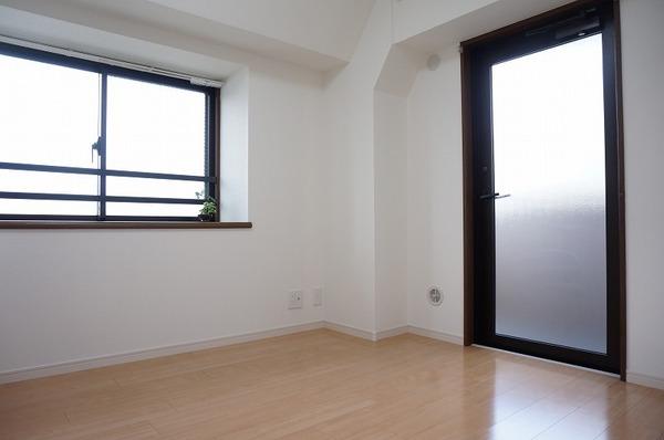 Non-living room. Local (12 May 2013) Shooting