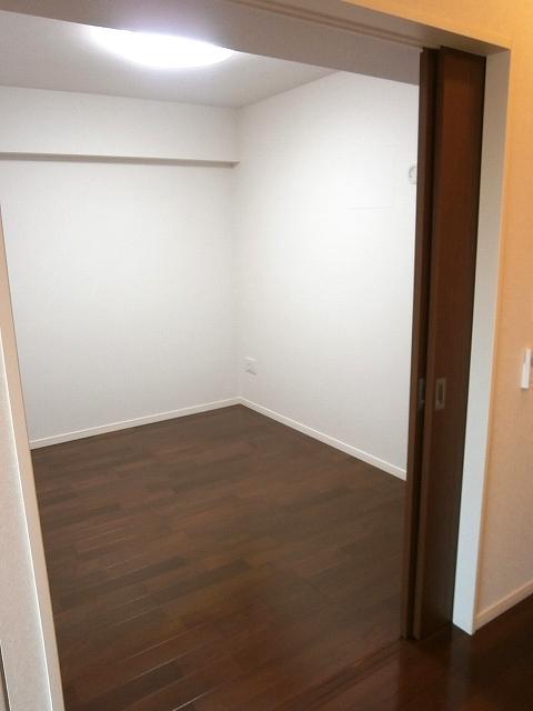 Non-living room. Indoor (10 May 2013) Shooting