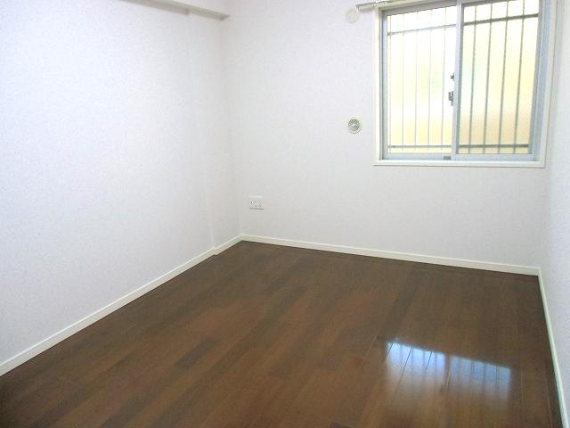 Non-living room. Indoor (10 May 2013) Shooting