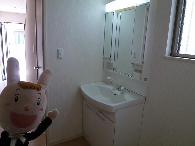 Wash basin, toilet. No. 2 place room (November 1, 2013) Shooting