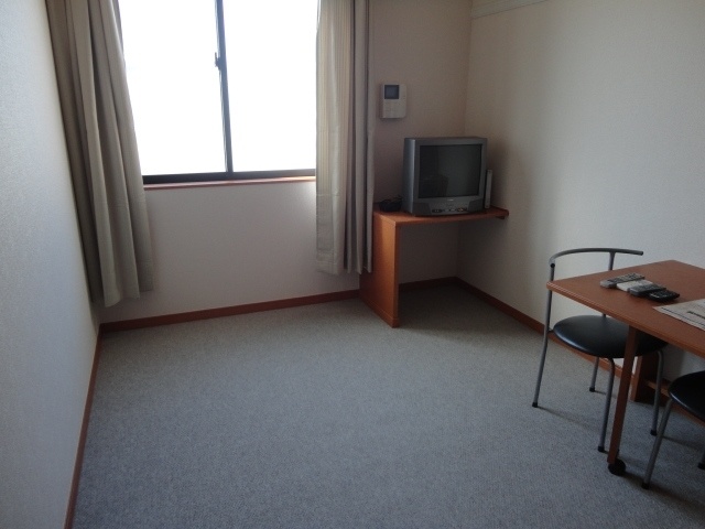 Living and room. tv set ・ TV stand ・ table ・ 2 chairs