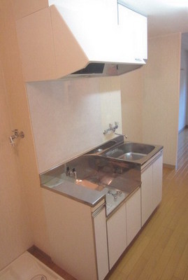 Kitchen. Two-burner stove can use the kitchen