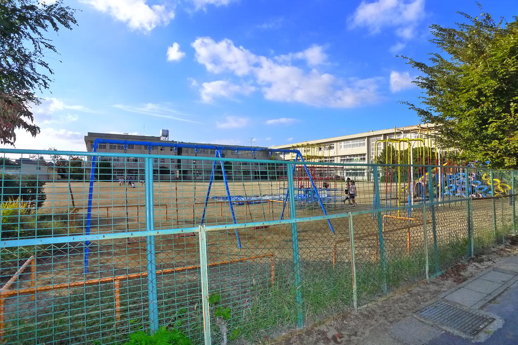 Primary school. 208m to Matsudo Municipal bridle bridge elementary school (elementary school)