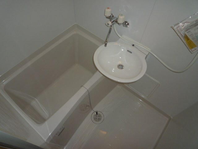 Bath. Clean bathroom with wash basin