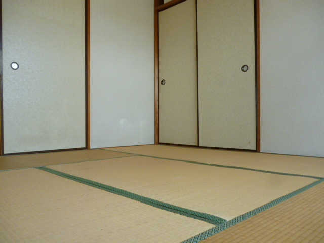 Other room space. Japanese-style room 6 quires Akarushi room  (Delivery on the tatami exchange)