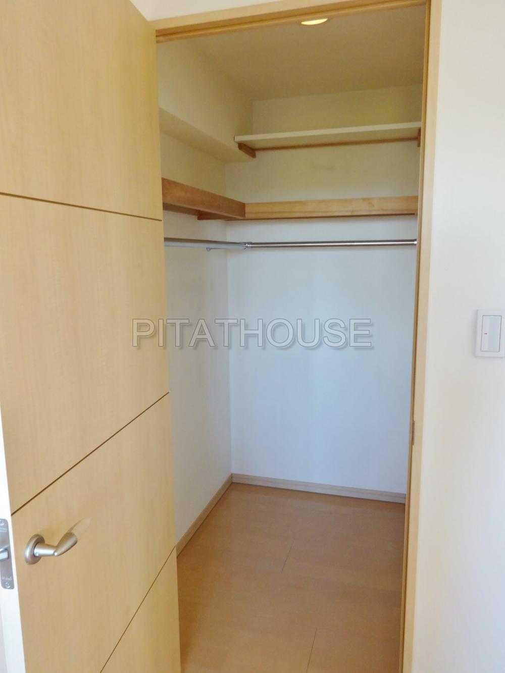 Receipt.  [Receipt] Wife is also of great joy Walk-in closet