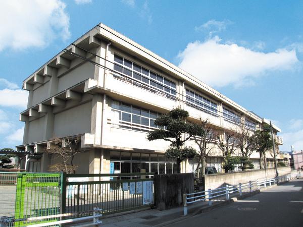 Primary school. 1040m to Matsudo Tatsuya switching elementary school