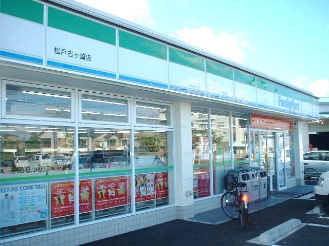 Convenience store. 463m to Family Mart (convenience store)