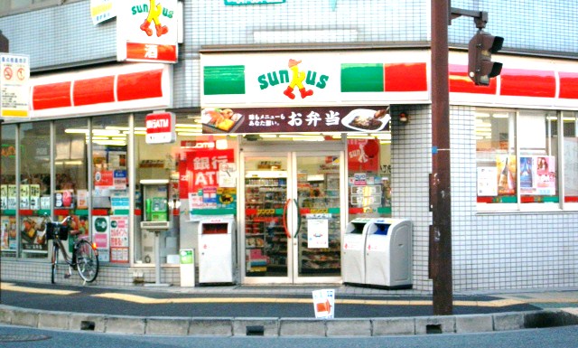 Convenience store. 800m until Thanksgiving (convenience store)