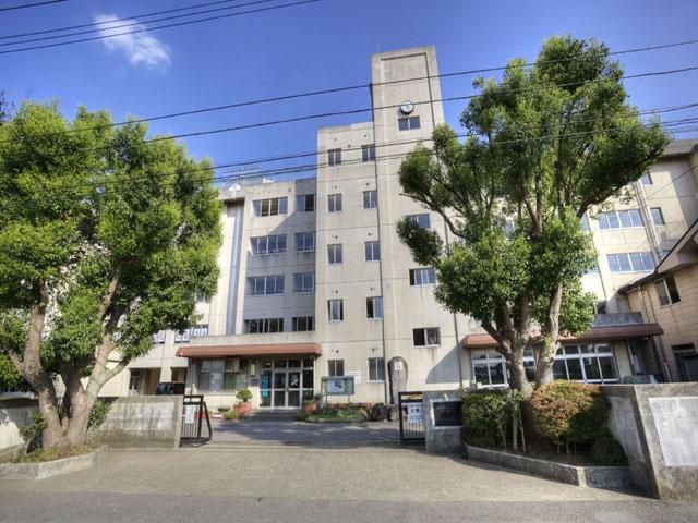 Junior high school. 620m to Matsudo Municipal Wanagaya junior high school
