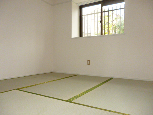 Other room space. Japanese-style room 4.5 Pledge Storage Yes A bright room