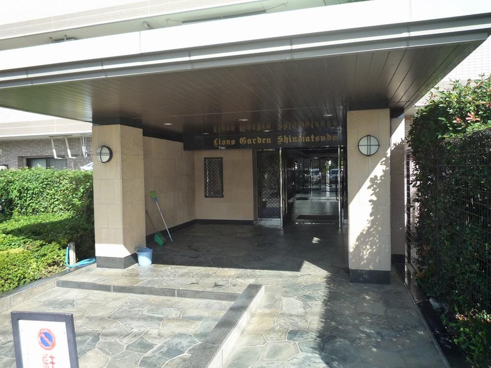 Entrance. Common areas