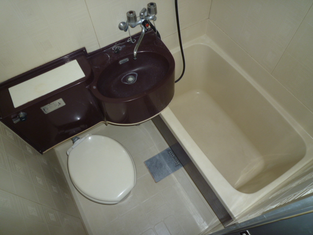 Bath. 3-point unit bathroom