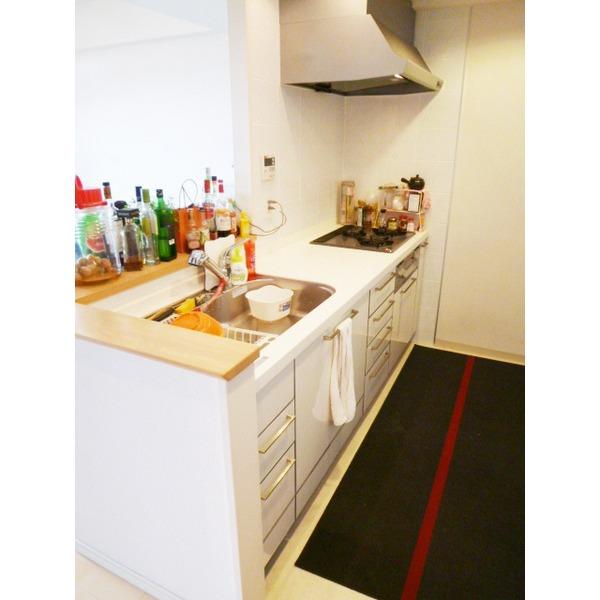 Kitchen. Semi-open kitchen