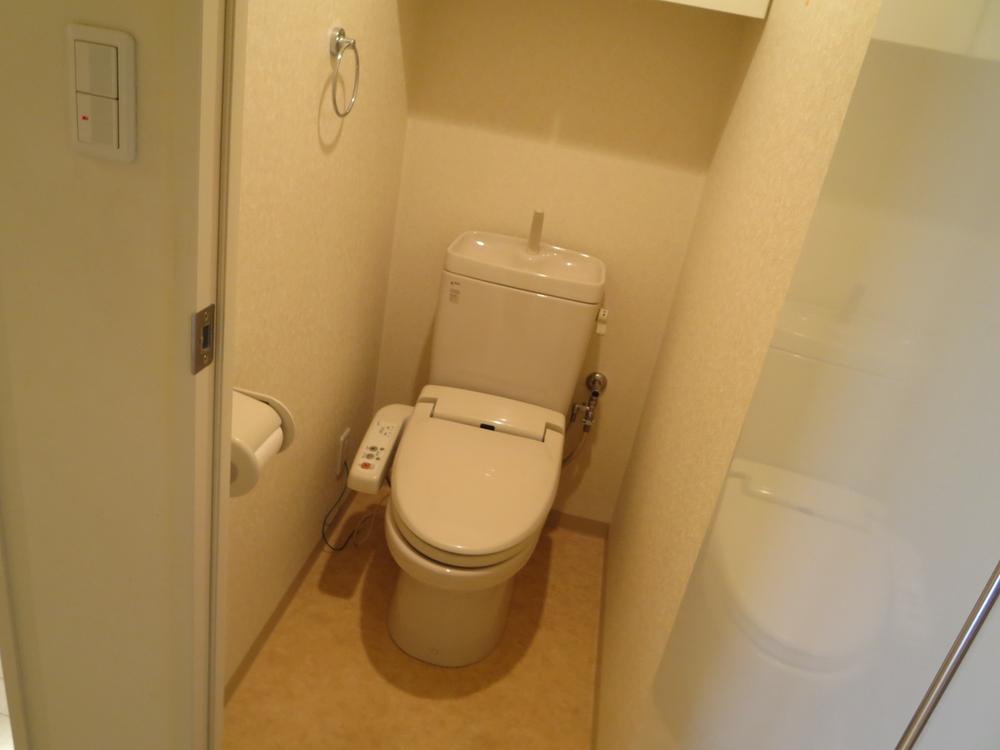 Toilet. Of comfortable toilet is equipped with Washlet.