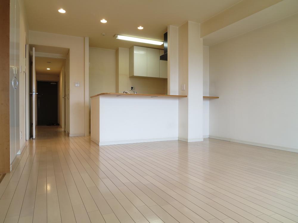 Living. Overlooking from a counterattack kitchen, Living is. More fun meal time