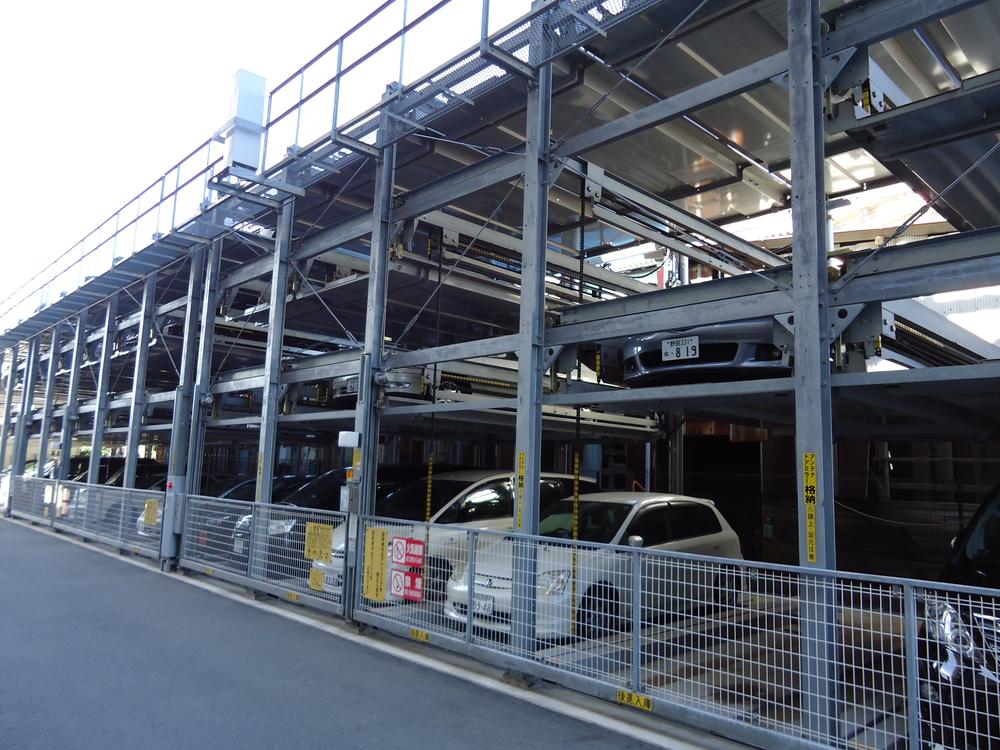 Parking lot. Single car park can ensure 100%.