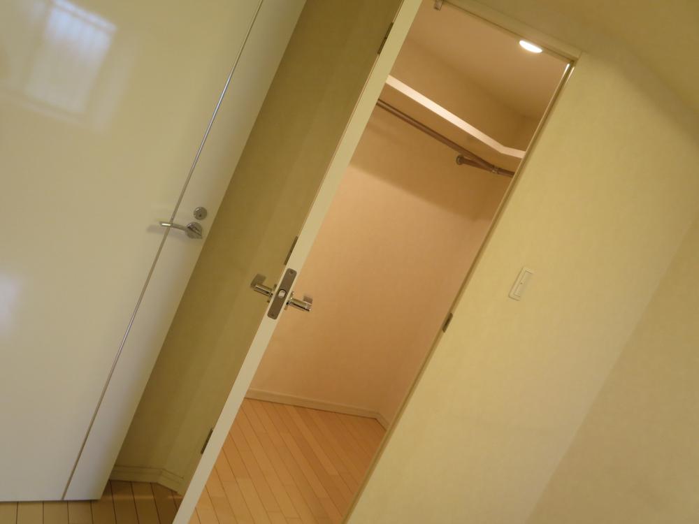 Receipt. Walk-in closet Available!