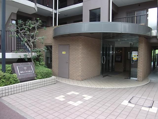 Entrance. Local (07 May 2013) Shooting