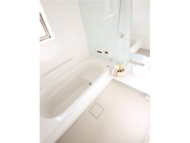 Bathroom. 1 tsubo or more of the bathroom