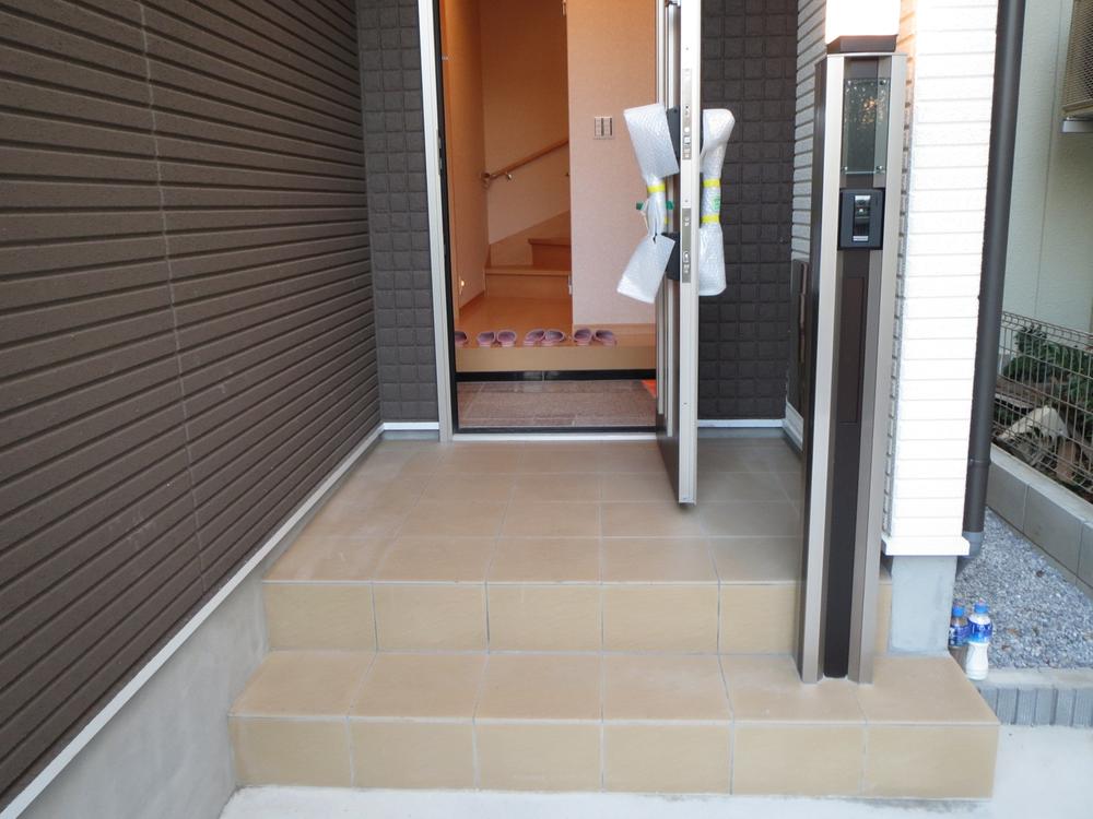 Entrance. Local (12 May 2013) Shooting