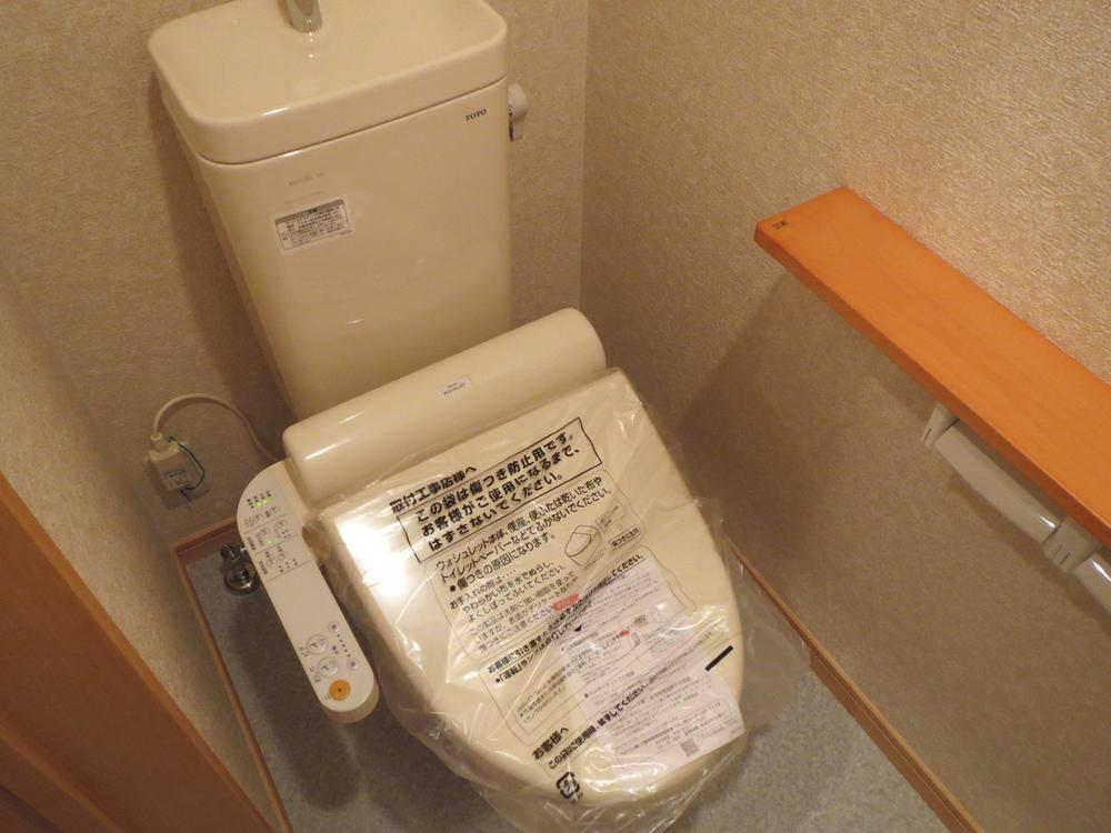 Toilet. Indoor (12 May 2013) Shooting