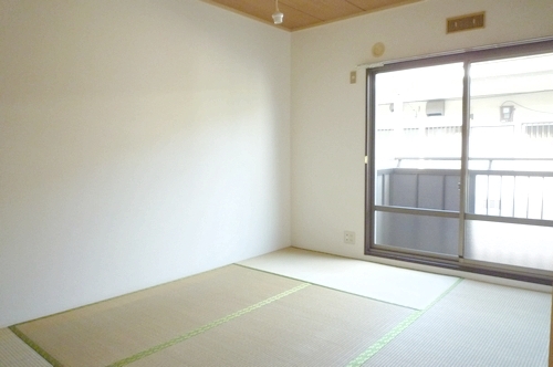 Other room space. Is a Japanese-style room of calm atmosphere