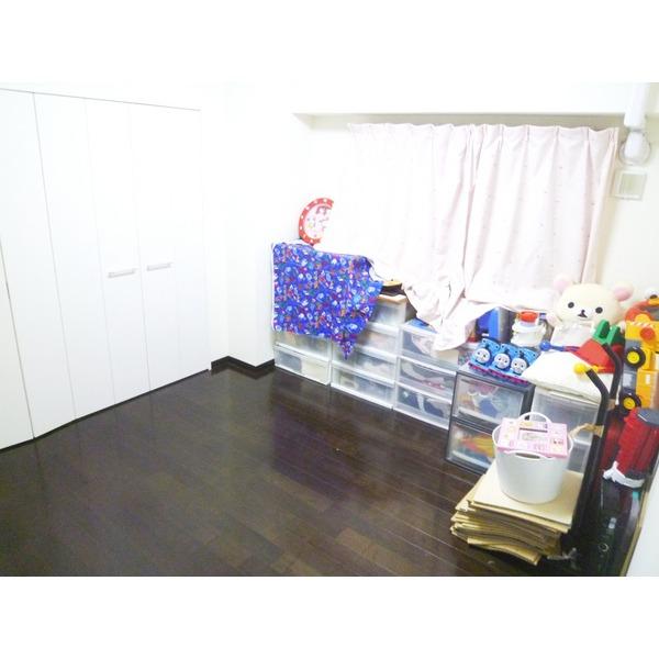 Non-living room. About 6.0 Pledge Western-style