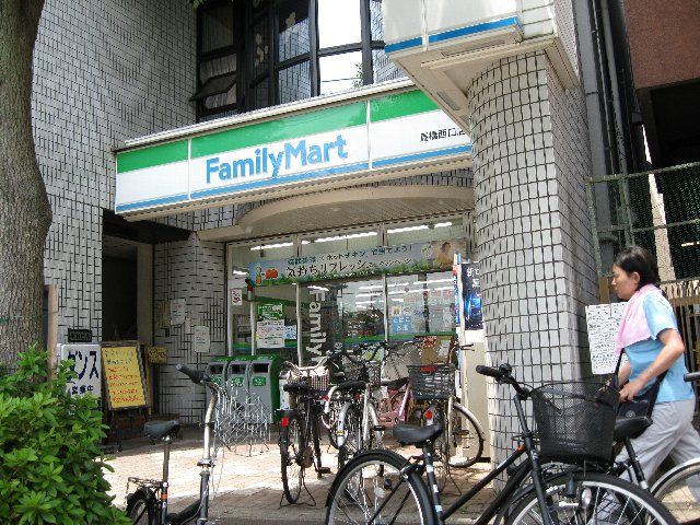 Convenience store. 430m to Family Mart (convenience store)