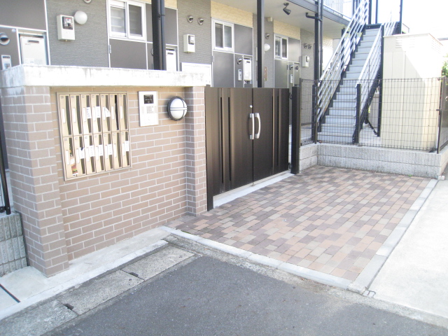 Entrance.  ☆ Safely in crime prevention surface with auto-lock gate ☆