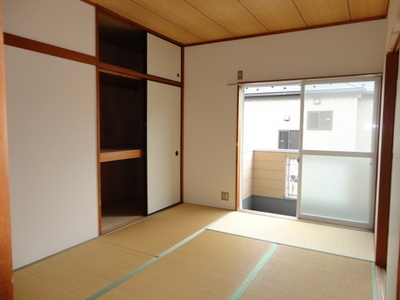 Living and room. Closet was about 6 quires of Japanese-style room