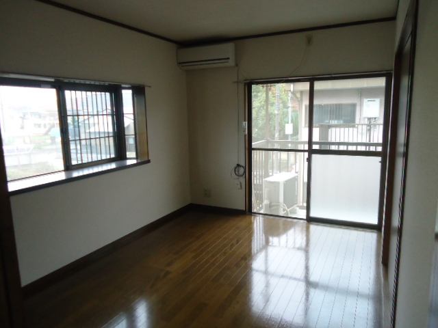 Other room space. South-facing sunny air-conditioned