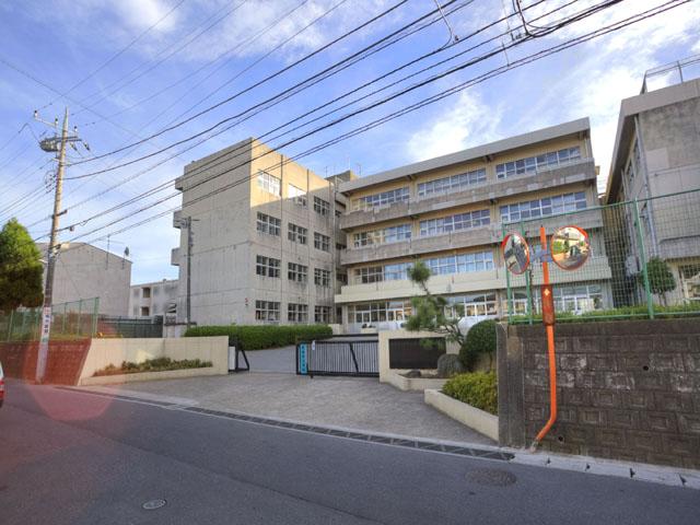 Junior high school. 300m to Matsudo Municipal Mutsumi junior high school