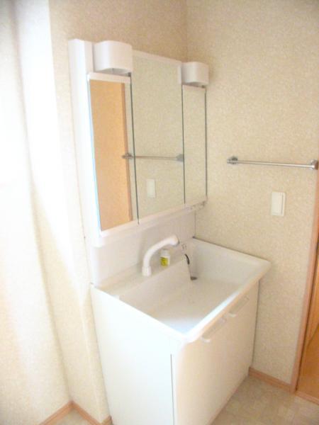Wash basin, toilet