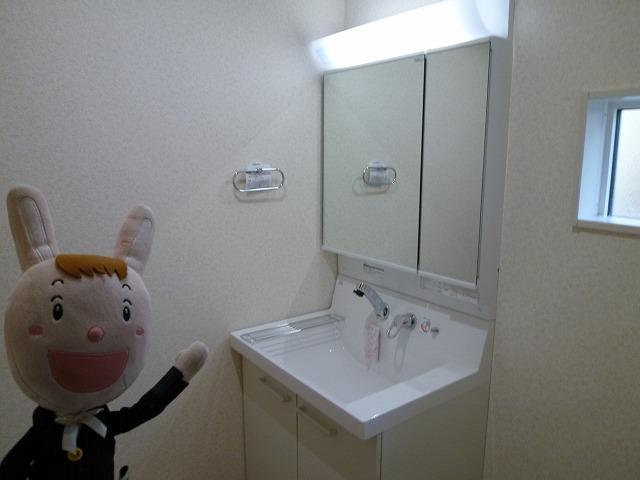 Wash basin, toilet. 1 Building room (December 12, 2013) Shooting