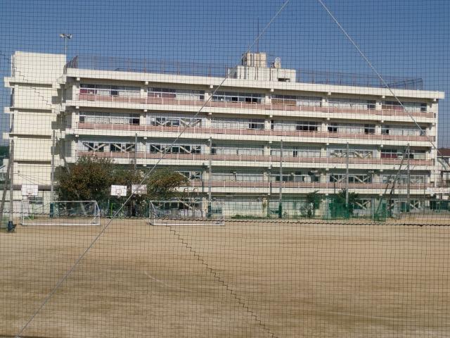 Junior high school. 852m to Matsudo Municipal put away the South Junior High School