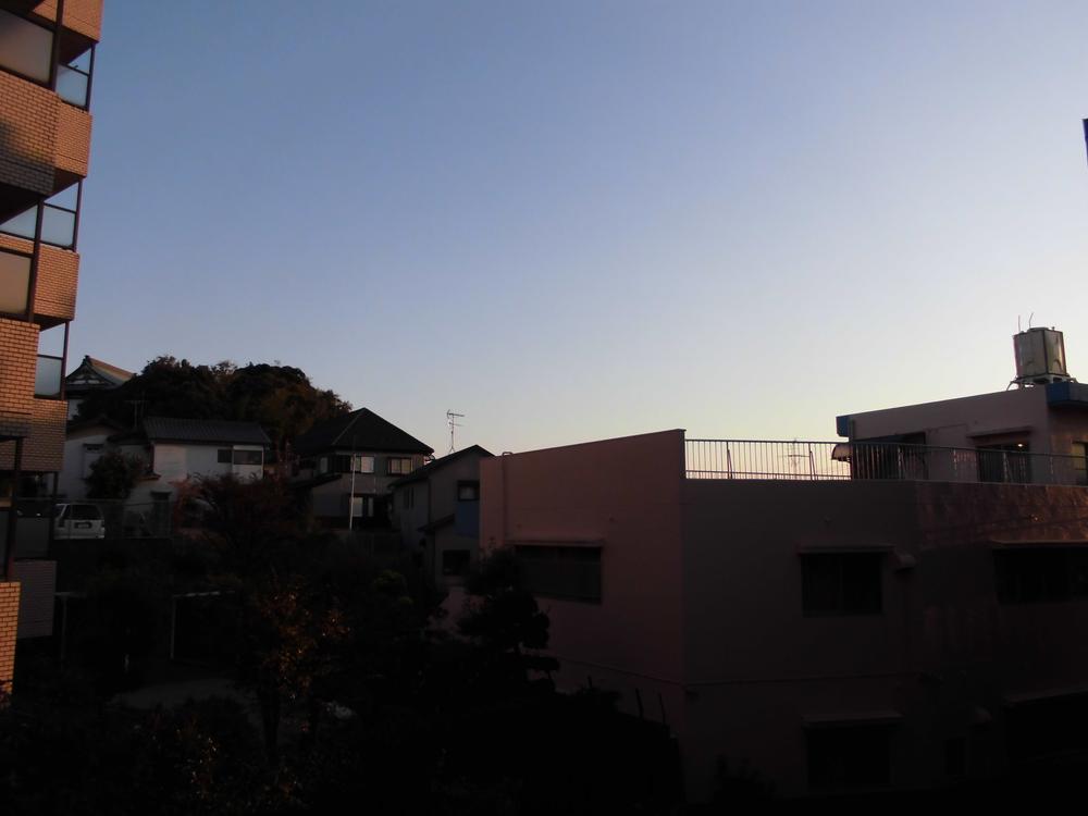 View photos from the dwelling unit. View from the site (November 2013) Shooting