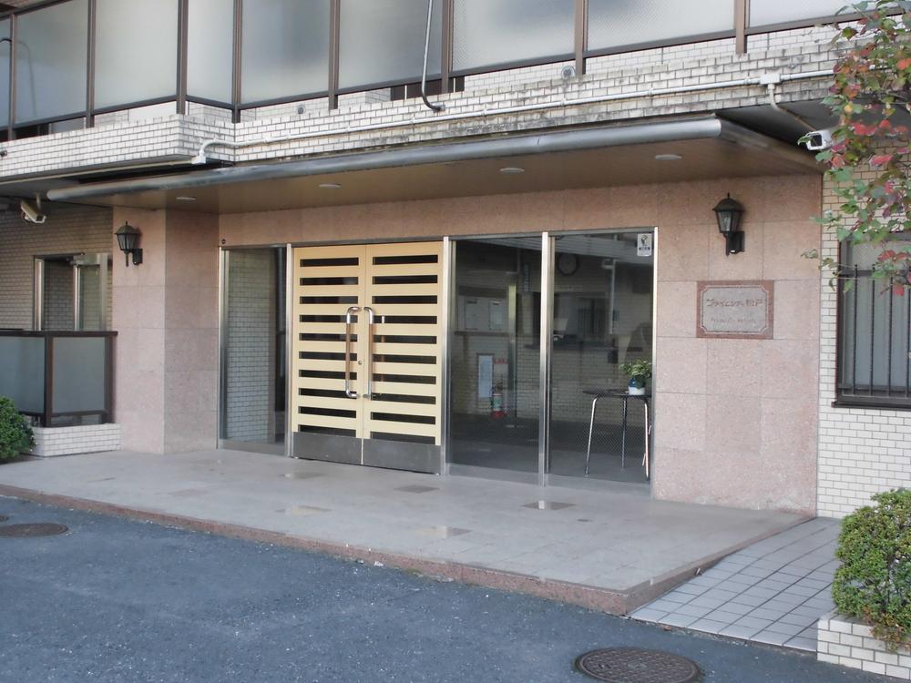 Entrance. Common areas