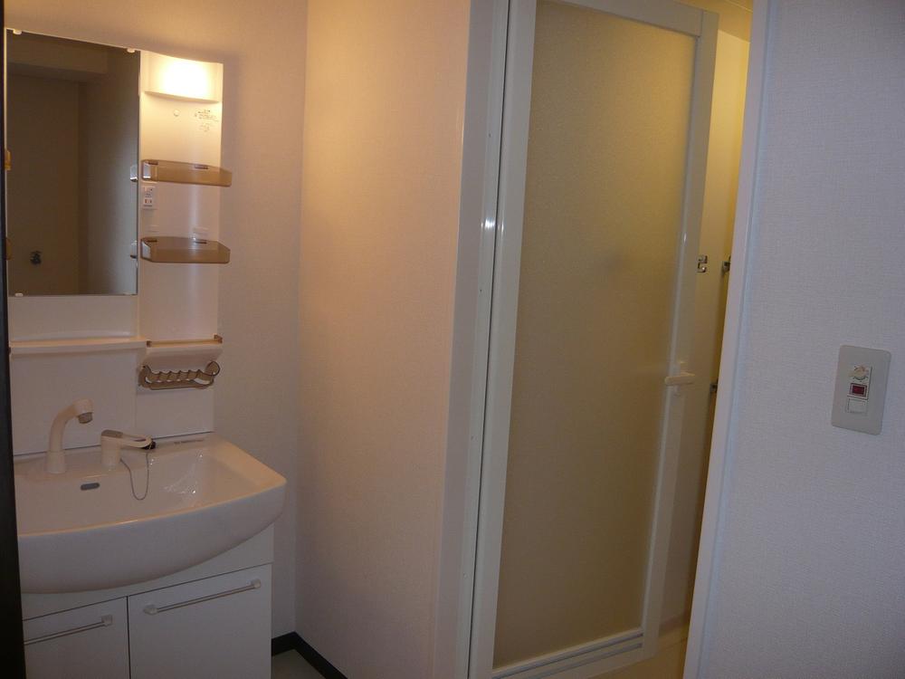 Wash basin, toilet. Indoor (July 18, 2013) Shooting