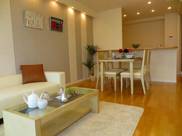 Living. Indoor (11 May 2013) Shooting Popular face-to-face kitchen