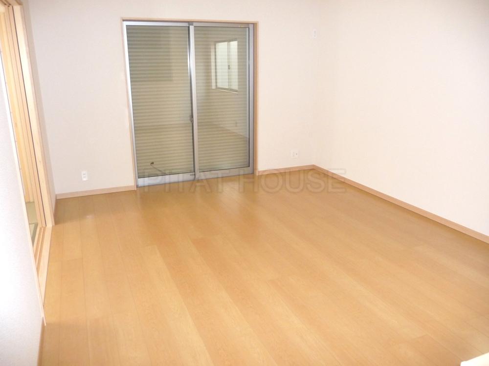 Living.  [living] If Akehanate the sliding door of a Japanese-style room, Living and lead an open feeling of overflowing.