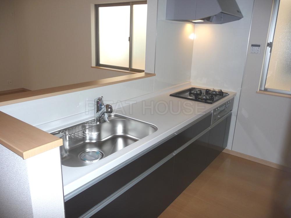 Kitchen.  [kitchen] Can be cooking while looking at the state of living in the face-to-face in the kitchen.