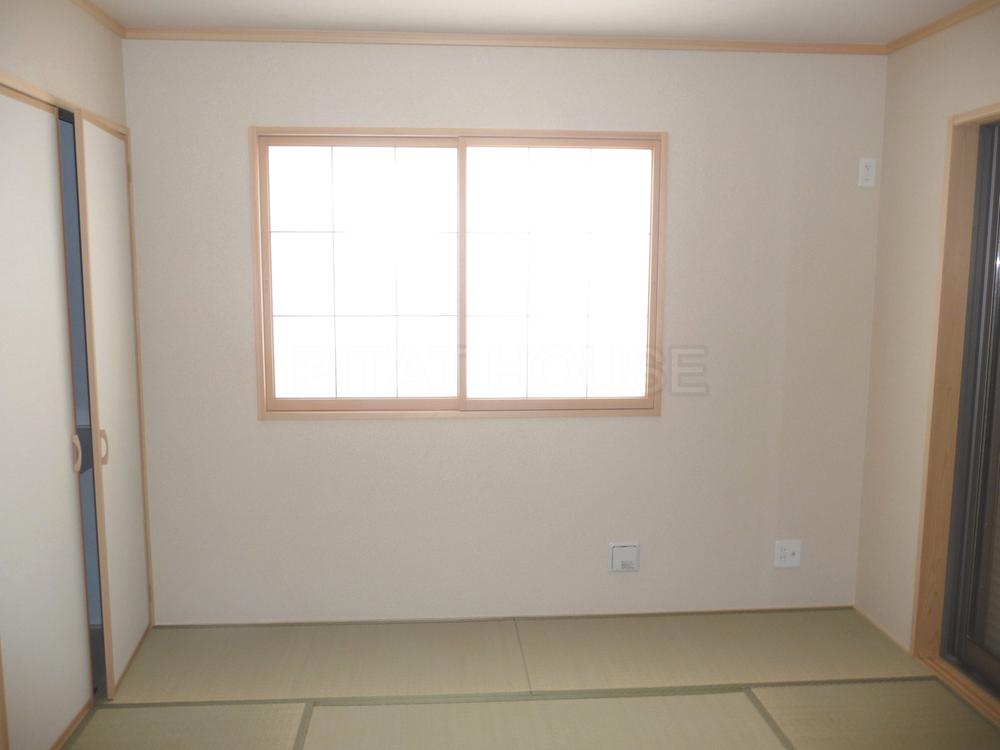 Non-living room.  [Japanese-style room] About 4.87 Pledge Japanese-style room. Housed casement type.