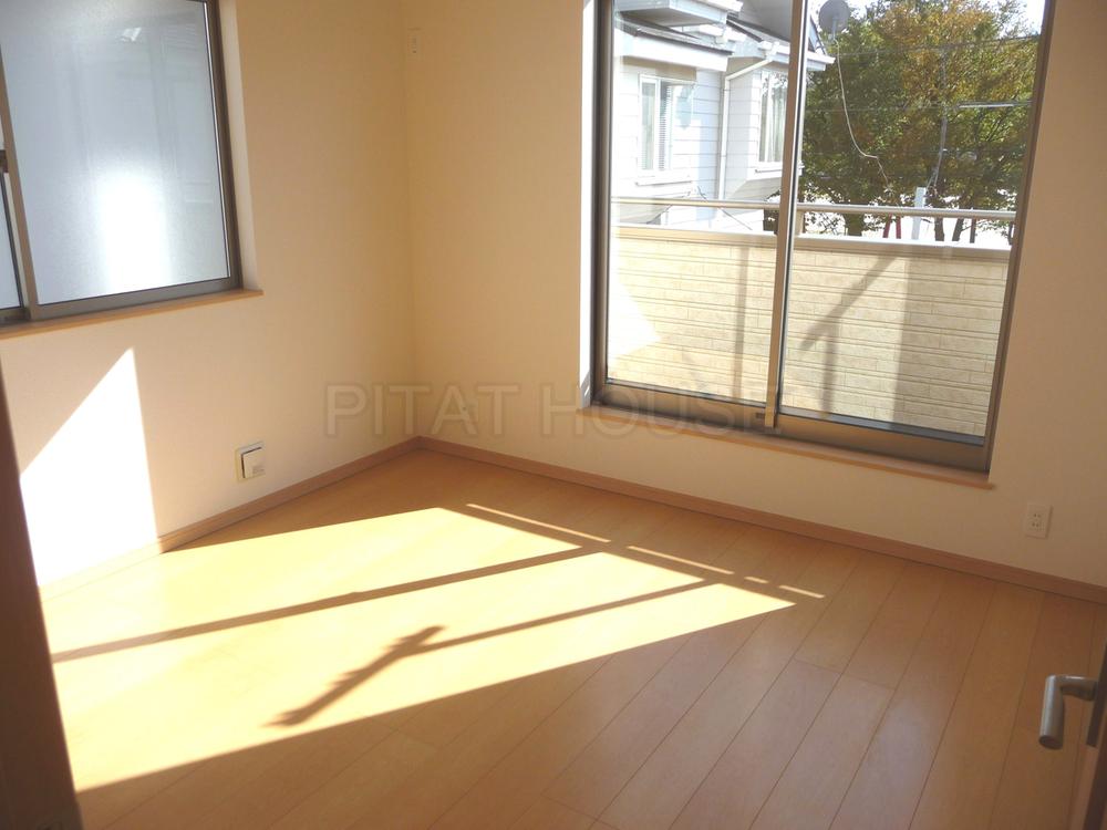 Non-living room.  [Western style room] Second floor 6.12 Pledge Western-style. Rooms that are missing to the balcony.