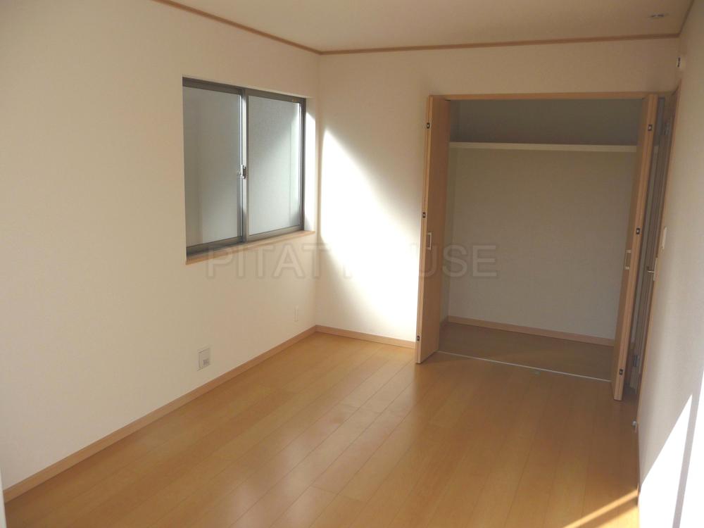Non-living room.  [Western style room] Second floor 6.75 Pledge Western-style. Ideal for main bedroom.