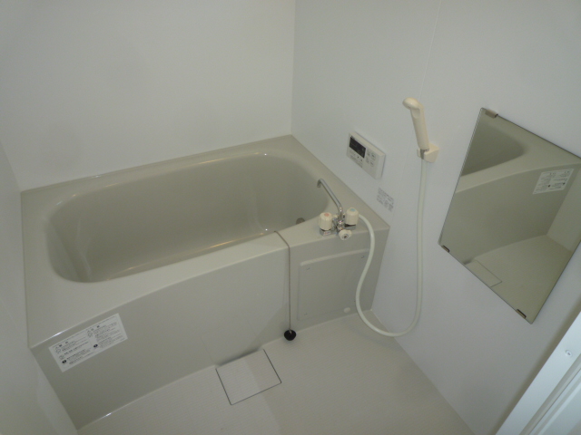 Bath. Spacious comfortable clean economic Tsui焚 bathroom