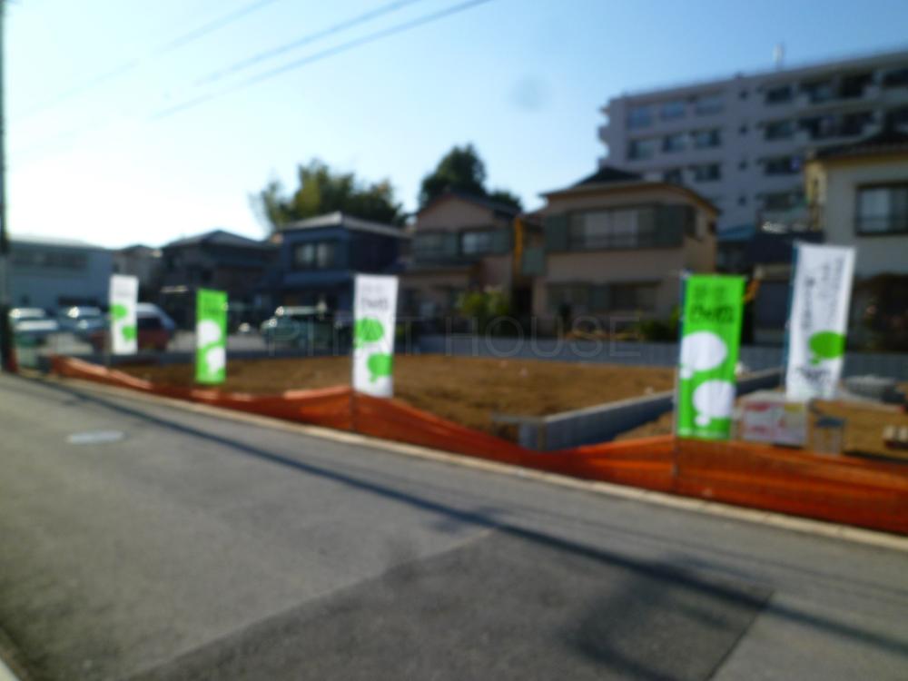 Local photos, including front road. ◆ Also there the completed model building of close.
