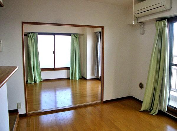 Other introspection. Living + Western-style room about 6 Pledge