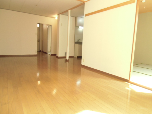 Living and room. Spacious LDK15.5 tatami